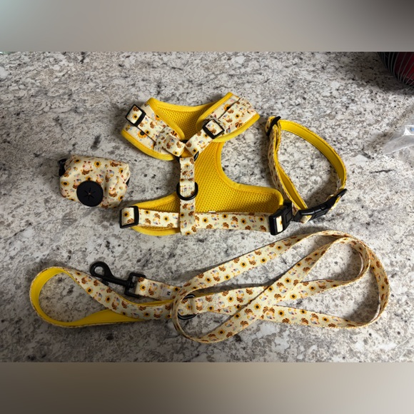 Gnome/Sunflowers Dog Harness, Collar, Leash, Bandanna, Dog Poop Bag and Bow tie - Picture 2 of 3